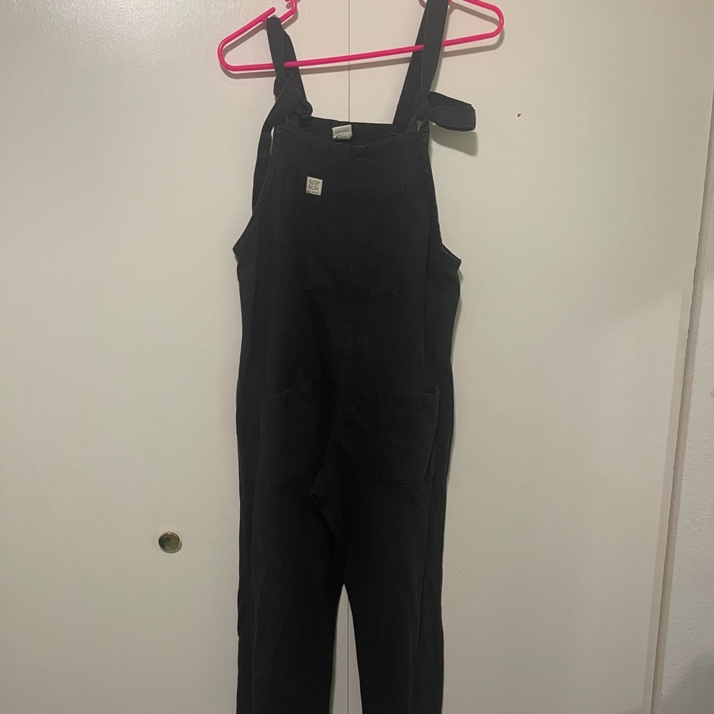 Lucy & Yak organic ‘umi’ cotton dungarees in midnight black M, 30” (size 10-12)